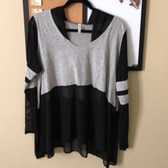 Emma & Sam Mesh Mixed Top - Picture 3 of 3